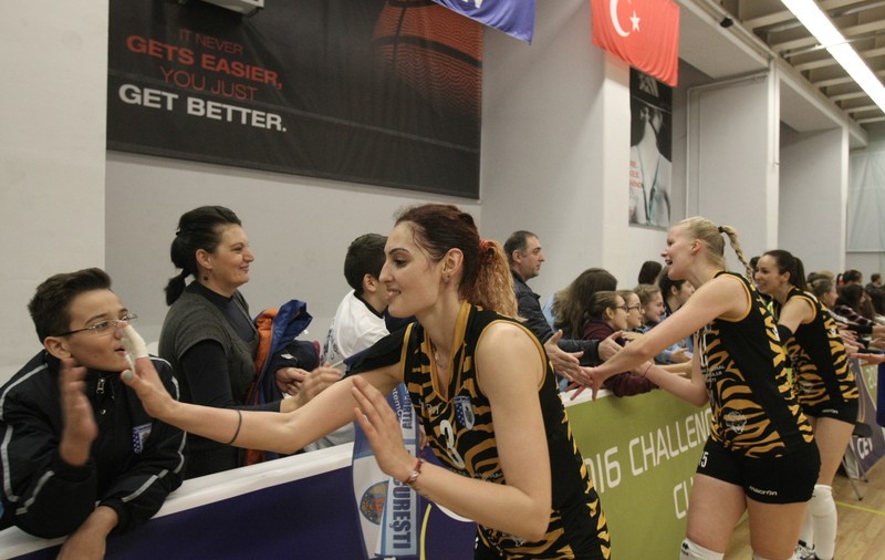 Un Bacșiș pentru finală. Eroina de la CSM București visa la cariere în alte domenii dacă nu se apuca de sport. ”Inițial, nu mi-a surâs ideea de a merge la volei!” / FOTO