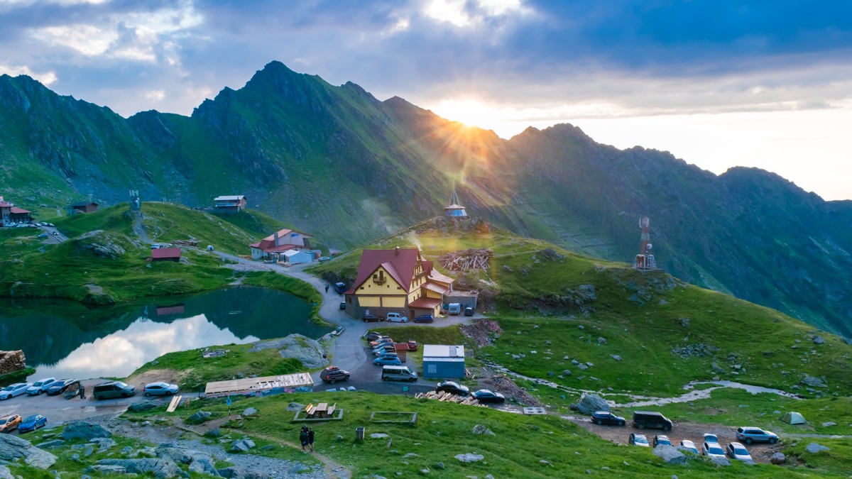Cabane montane la altitudine din România