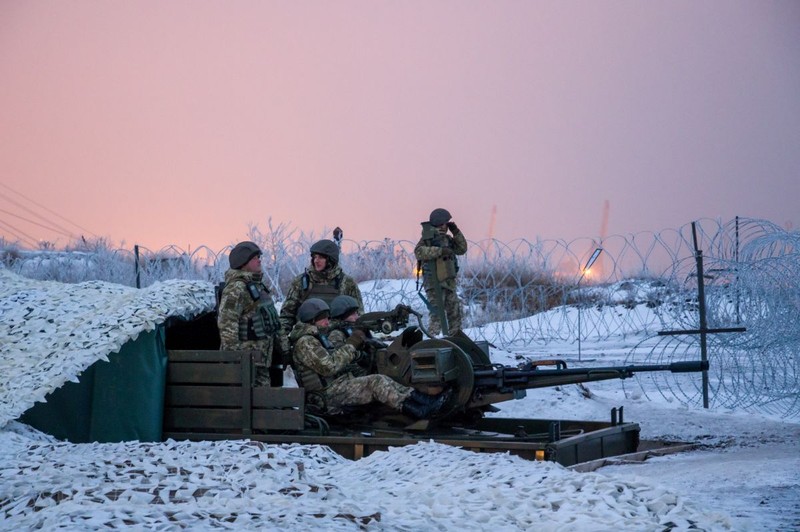 Soldați ucraineni lângă Mariupol | Foto: EPA