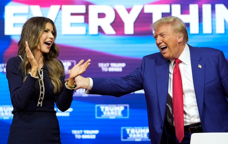 Donald Trump a dansat 40 de minute la un miting electoral. Kamala Harris, despre momentul bizar: „Sper că este bine” I VIDEO