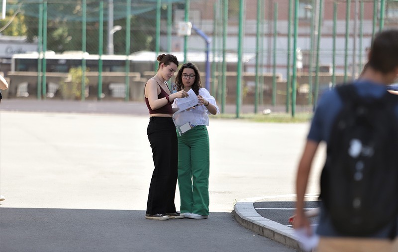 Un profesor descrie din interior sistemul „heirup” de corectare la Bac și Evaluare. „Unii alocă doar 8-10 minute pe teză, spun că ei citesc «în mare»”