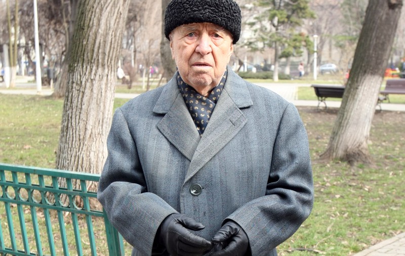 EMIL BOBU, de la FUNCŢII înalte ÎN GUVERNUL PREDECEMBRIST, la statutul de PENSIONAR DE RÂND