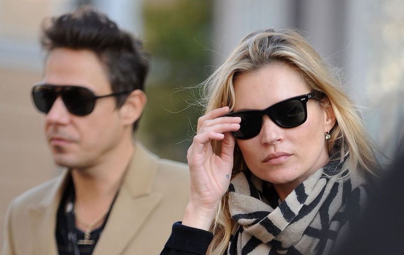 Căsătoria modelului Kate Moss cu Jamie Hince, o glumă
