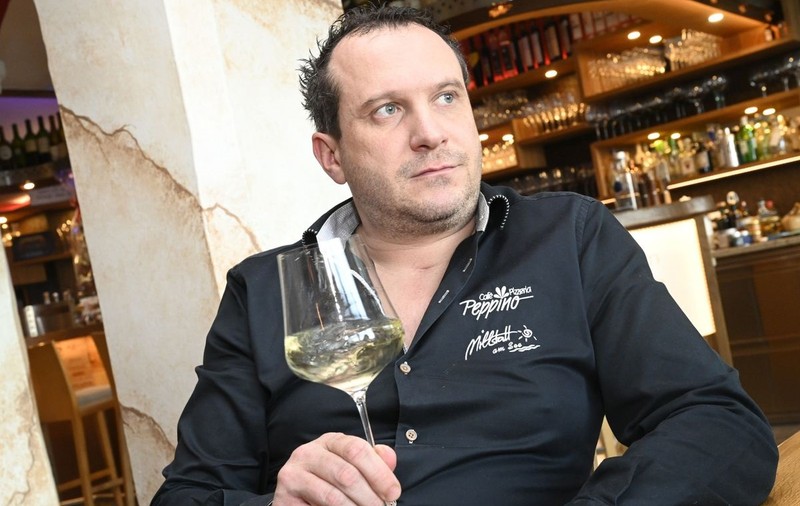 Discriminare într-un restaurant cunoscut din Austria: „Veganii, hipioții, ecologiștii și arabii nu sunt serviți aici”