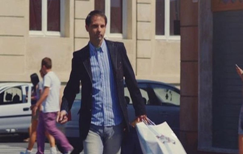 Cunoscut cântăreţ prins în flagrant în timp ce îi oferea bani unei prostituate