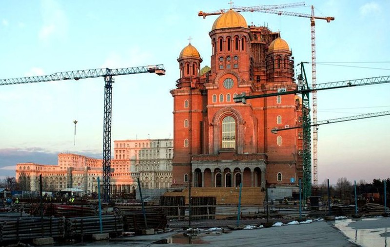Primăria Sectorului 1 dă 10 milioane de lei pentru Catedrala Mântuirii Neamului