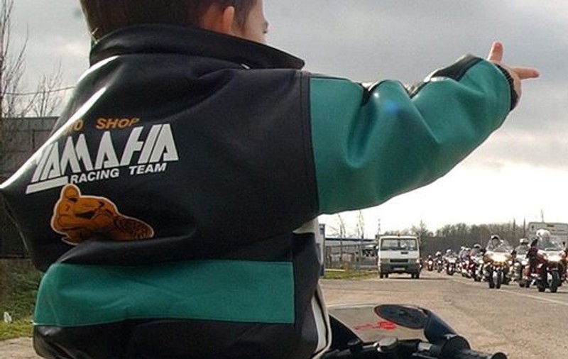 La trei ani are permis de condus motocicletă