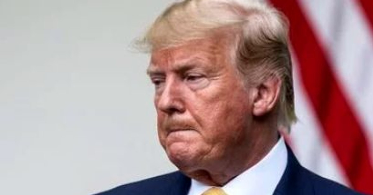 Donald Trump are statuie în Slovenia. Cum arată sculptura artistului care vrea să critice politicienii populiști / VIDEO