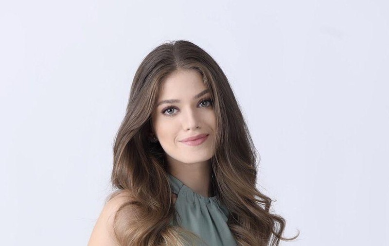 Mara Oprea, protagonista serialului „Adela”, în costum de baie. Unde și-a petrecut vacanța actrița