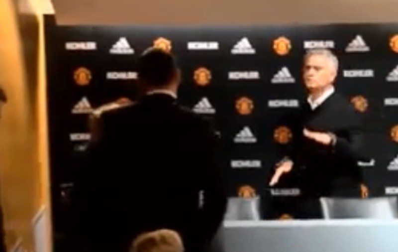 Jose Mourinho a părăsit furios conferința de presă, după Manchester United - Tottenham 0-3. ”Respect”! VIDEO