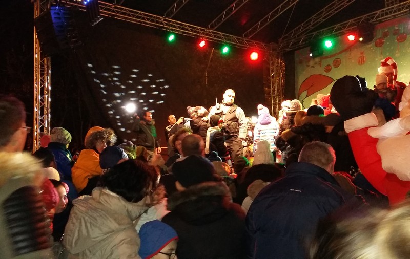 Aglomerație la Galați pentru primirea lui Moș Crăciun. Sute de copii s-au îmbulzit ca să-l vadă