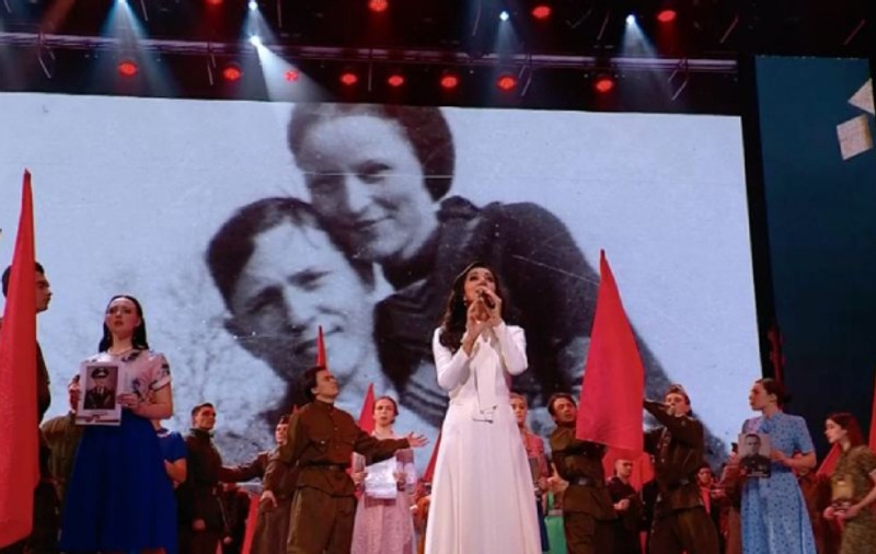 Cum au ajuns tâlharii americani Bonnie și Clyde „eroi” ruși uciși în Al Doilea Război Mondial