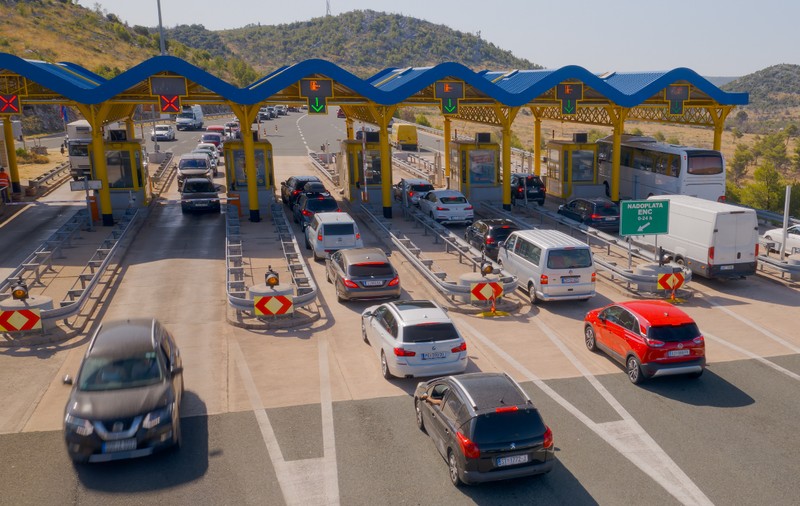 Schimbare majoră pentru șoferii români care merg cu mașina spre Adriatică: sistem nou de plată din toamnă, pe autostrăzile din Croația