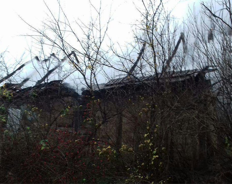 Bărbat carbonizat în urma unui incendiu izbucnit din cauza unei țigări în Caraș-Severin| FOTO