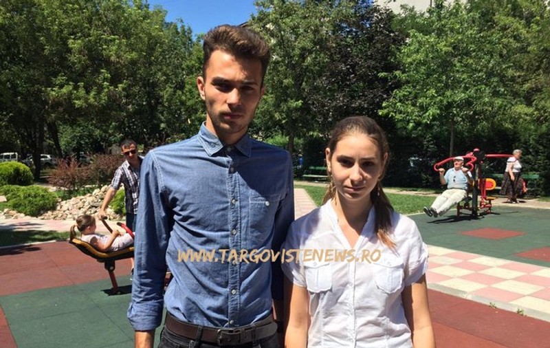 Ce se întâmplă cu cei doi elevi din Dâmbovița eliminați de la BAC pentru scrisuri diferite. Lucrările celor doi au fost făcute publice (FOTO)