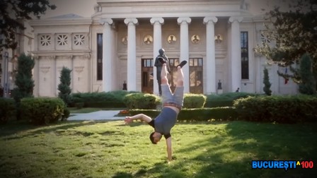 Vloggerul Florentin Hriscu a executat figuri acrobatice de Centenar