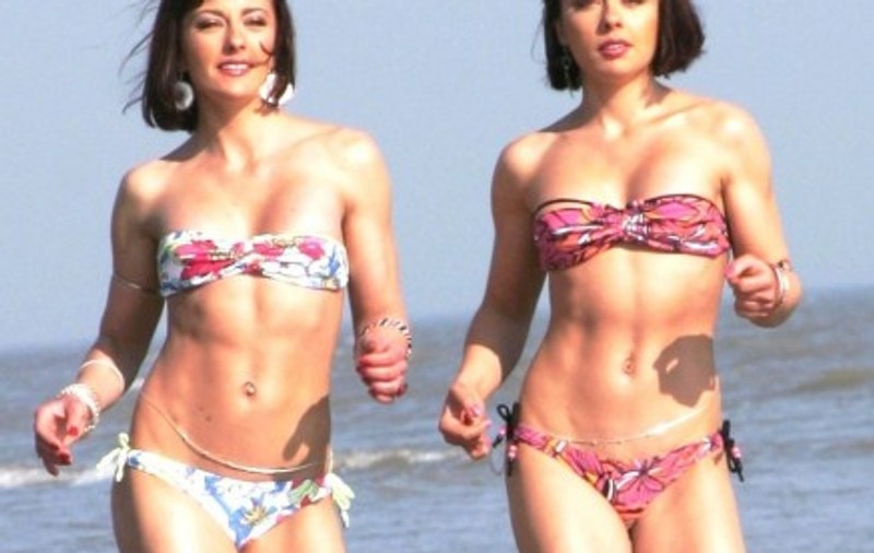 Cheeky Girls sunt reginele paradelor gay din Marea Britanie