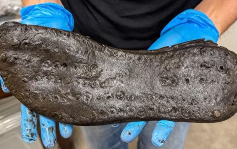Pantofi romani de dimensiuni neobișnuite descoperiți lângă Zidul lui Hadrian. Misterul soldaților înalți de la Magna