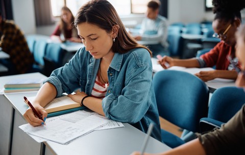 A început BAC-ul olimpicilor 2026. Examenul este organizat la Ploiești. Prima probă orală, la Limba și literatura română