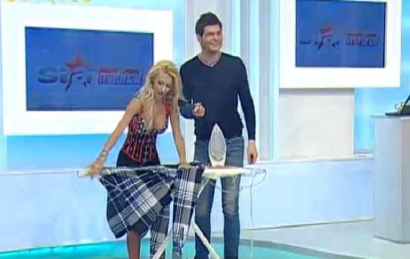 Andreea Bălan A CĂLCAT O CĂMAȘĂ ÎN DIRECT! ” Eu de mică am fost pe drumuri şi am fost obligată să învăţ să calc și să cos”