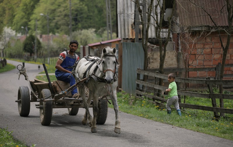 “Aici a fost mereu 1 mai doar cu numele, dar măcar eram liberi”. În Colonia 1 Mai, urmașii minerilor au sărbătorit din curți și de la geamuri