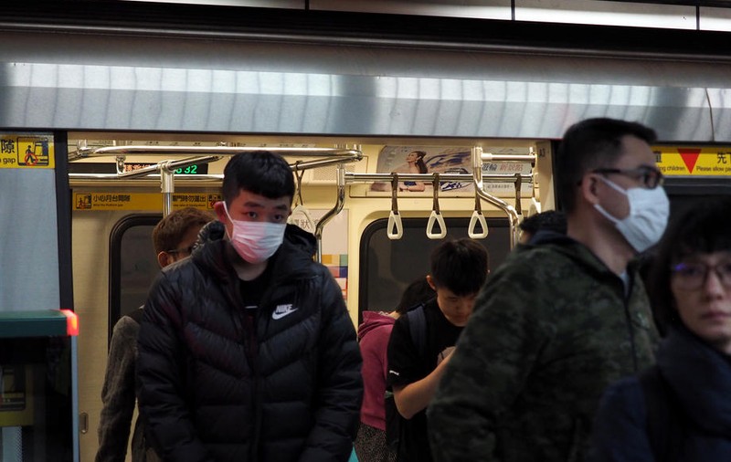 Japonezii continuă să meargă la serviciu cu transportul în comun supraaglomerat: "Suntem sclavi ai muncii". Shinzo Abe a refuzat să declare starea de urgenţă