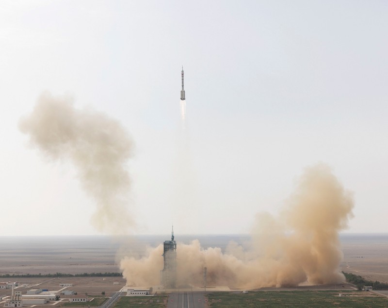 VIDEO | Momentul decolării rachetei chineze Shenzhou-16, cu primul astronaut civil la bord
