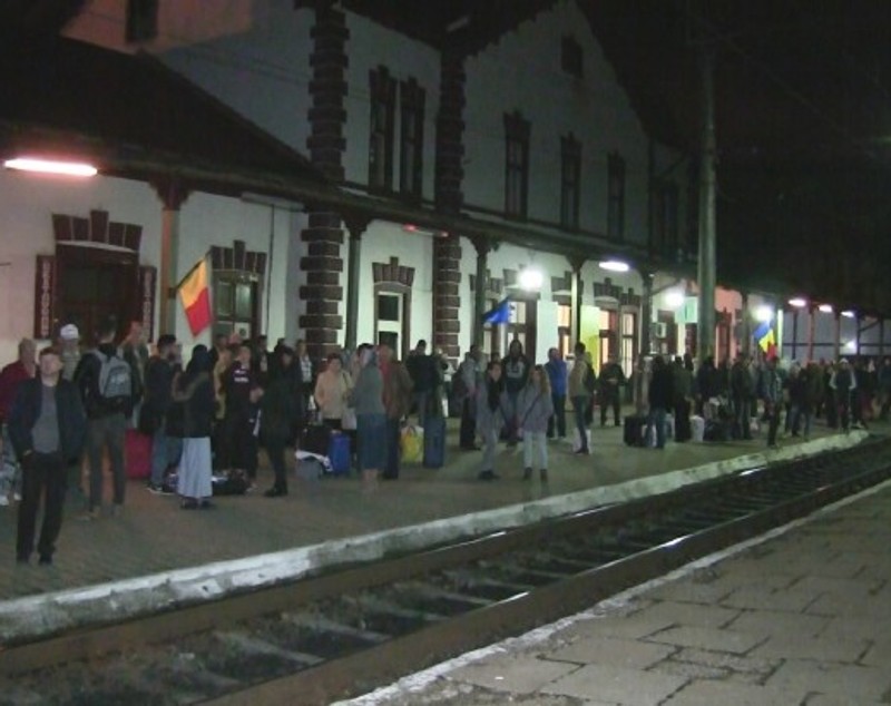 UPDATE | Trenul InterRegio 1765, Iași-Timișoara, a deraiat la ieșirea din Gara Dej. Traficul feroviar în zonă nu este afectat