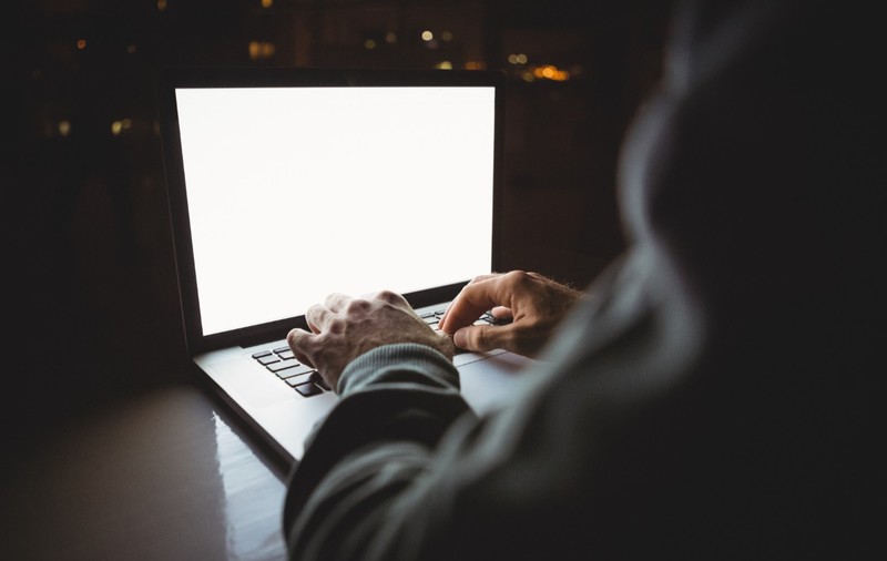 Patru membri din cel mai cunoscut grup de hackeri din lume, arestați în Spania după atacuri asupra unor instituții publice