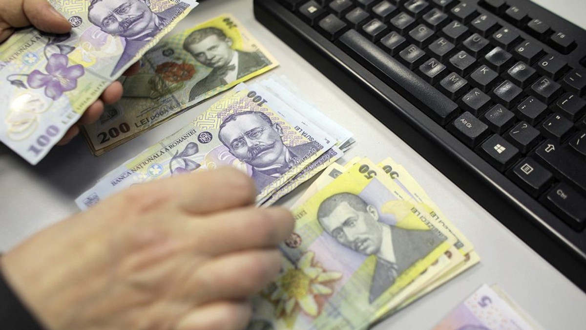 VIDEO Statul a dat, statul a luat. Fiscul cere înapoi aproape jumătate din ajutoarele date oamenilor în pandemie
