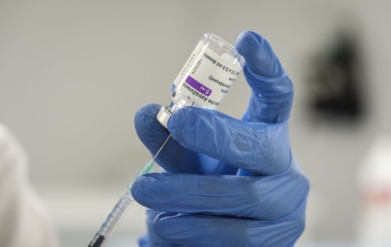 Cercetătorii au aflat ce provoacă cheaguri de sânge după vaccinarea cu AstraZeneca
