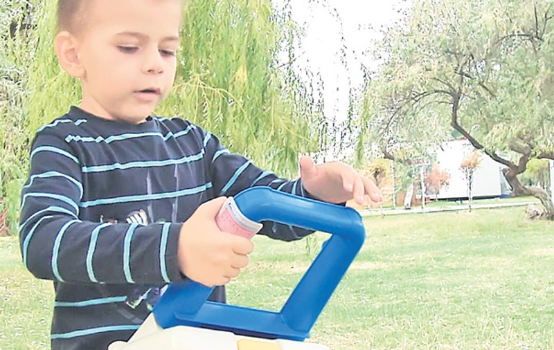 Nu mai au bani nici de întreţinere! Micuţul familiei Paşcovici continuă lupta cu boala nemiloasă