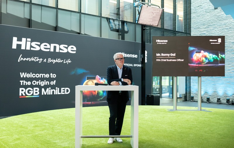 Hisense aduce magia fotbalului mai aproape de fani prin lansarea televizoarelor RGB MiniLED 2026 la sediul FIFA