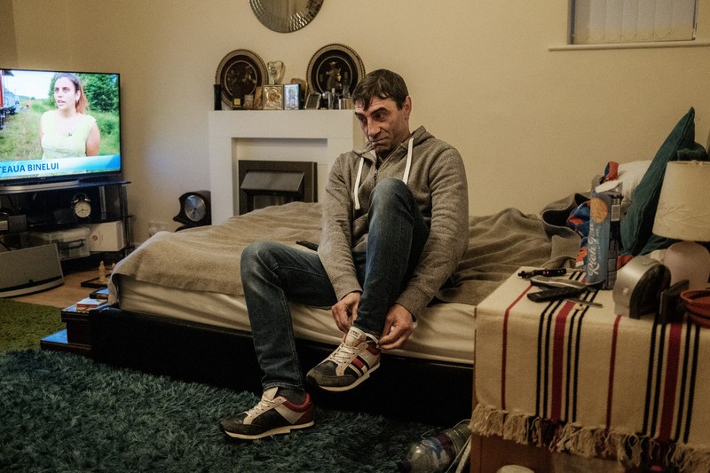 Vasile Bolohan în apartamentul închiriat în Leeds, UK