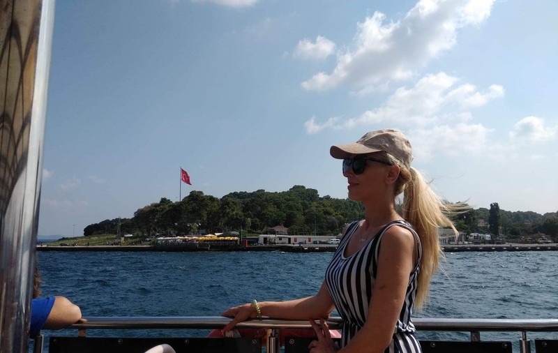 Anca Neacșu a dat mai multe autografe la Paralia decât în România!