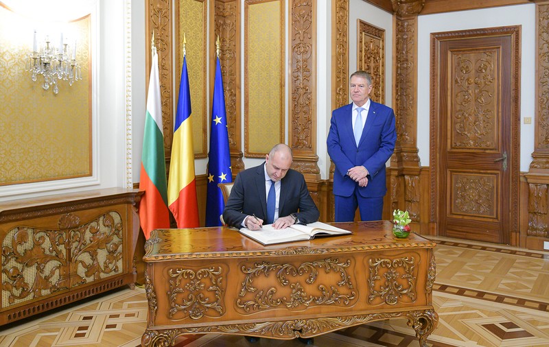 Iohannis, după întâlnirea cu președintele bulgar: Avem promisiuni că până la sfârşitul anului, via Bulgaria, vom beneficia de gaz lichefiat