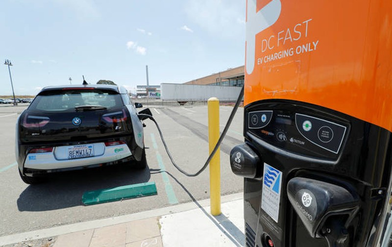 Creșterea prețurilor la energie amenință viitorul mașinilor electrice, avertizează șefii industriei din Germania