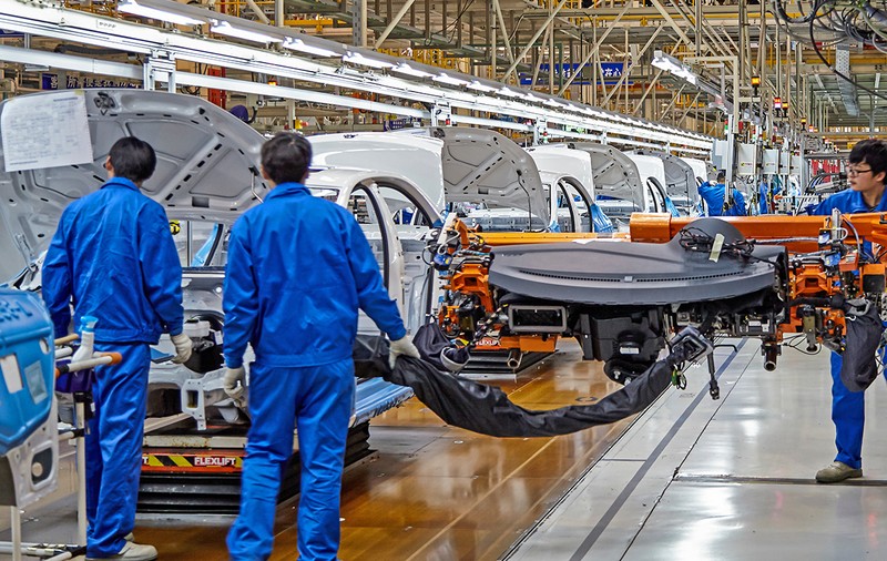 Volkswagen ar putea să construiască o fabrică la Arad. Grupul german a amânat construcția din Turcia din cauza ofensivei asupra kurzilor, iar România a revenit printre opțiuni