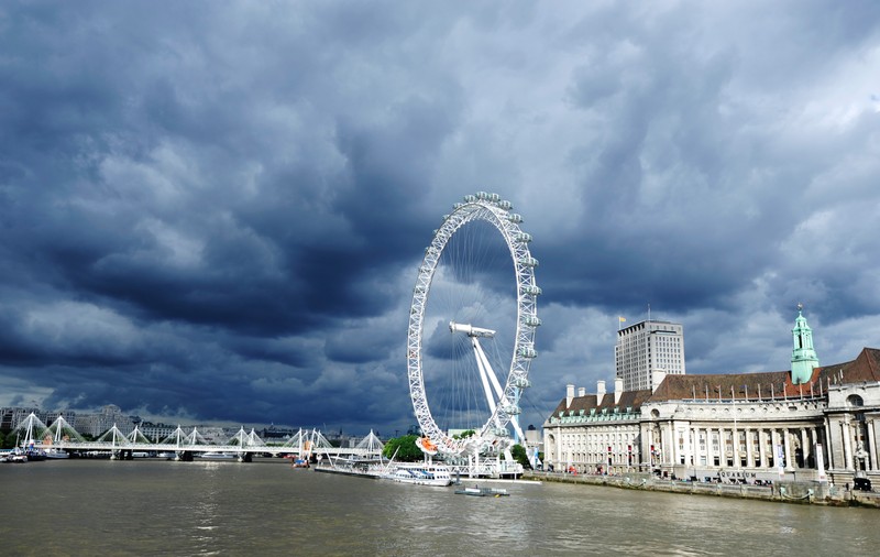 Roata din Londra, țintă pentru teroriștii din Marea Britanie. Autoritățile britanice se tem de un atentat după arestarea a cinci suspecți de terorism