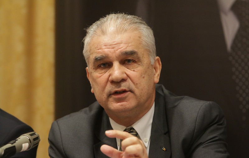 Vrei mai mulți bani, nea Puiu? Iordănescu i-a băgat în ceață pe membrii Comitetul Executiv al FRF, după ce le-a aruncat pe masă noul contract