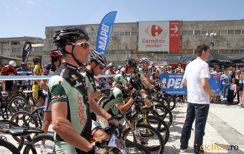 Efort imens: ”La o etapă de mountain-bike s-au consumat 1.200 de litri de apă şi 200 kg de fructe”