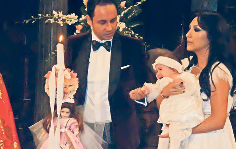 Lumânare cu păpuşă pentru «prinţesa» lui Pepe | Micuţa Maria i-a pus în încurcătură pe naşii Măruţă şi Andra