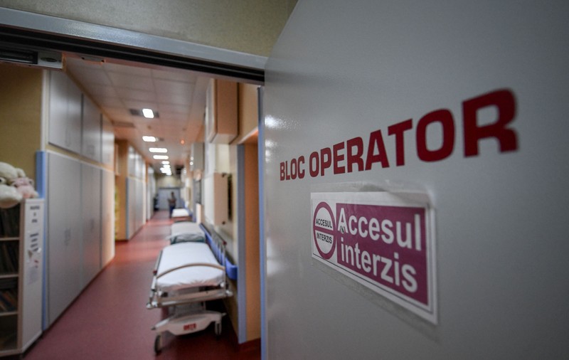 Fata de 17 ani din Mehedinți incendiată de un criminal a trecut prin 7 operații. Medic: În două luni, nu a vizitat-o nimeni din familie