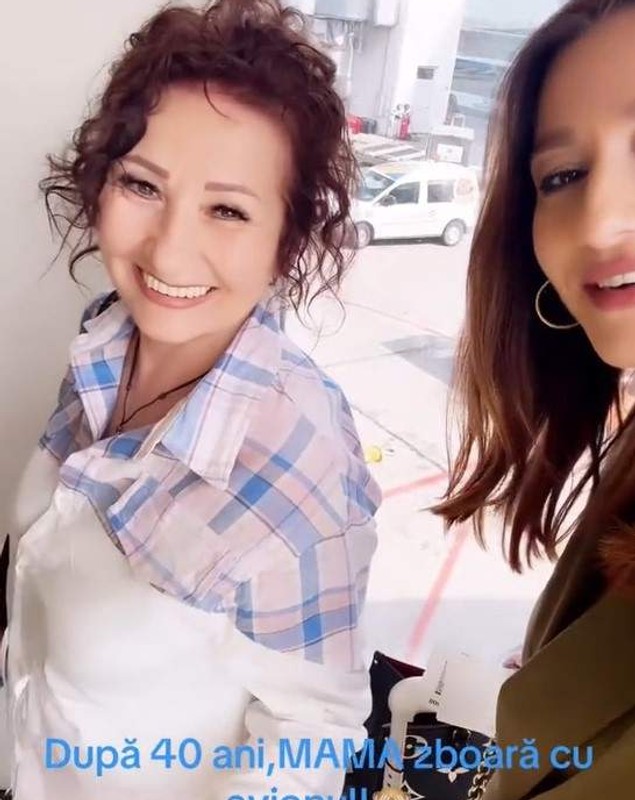 Imagini rare cu mama Claudiei Pătrășcanu. Cât de bine seamănă cele două și în ce loc sfânt au plecat