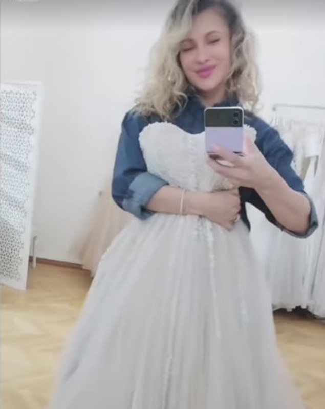 Lora a probat rochia de mireasă: „Strălucești”. Anunțul făcut de artistă despre nuntă