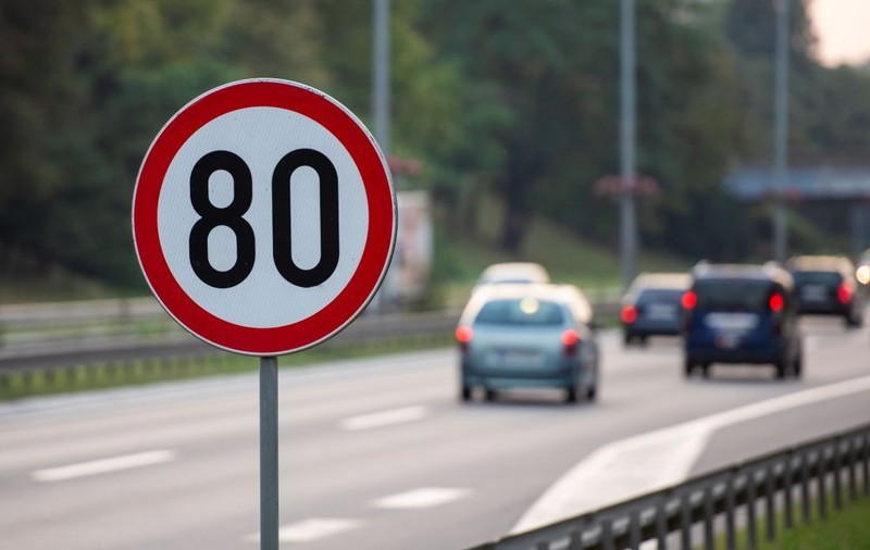 Țara din Europa care reduce limita de viteză la 80 km/h pentru mai bine de 1000 de kilometri de autostradă