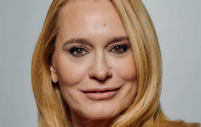 Cum a apărut Andreea Esca la Știrile Pro TV pe 7 august, zi de doliu național pentru Ion Iliescu. Mesajul prezentatoarei: „O seară bună să aveți”