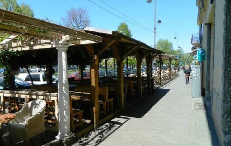 Terasele din Arad au termen de trei zile pentru demolare. Proprietarii plătesc taxe la primărie de două luni de când le țin închise