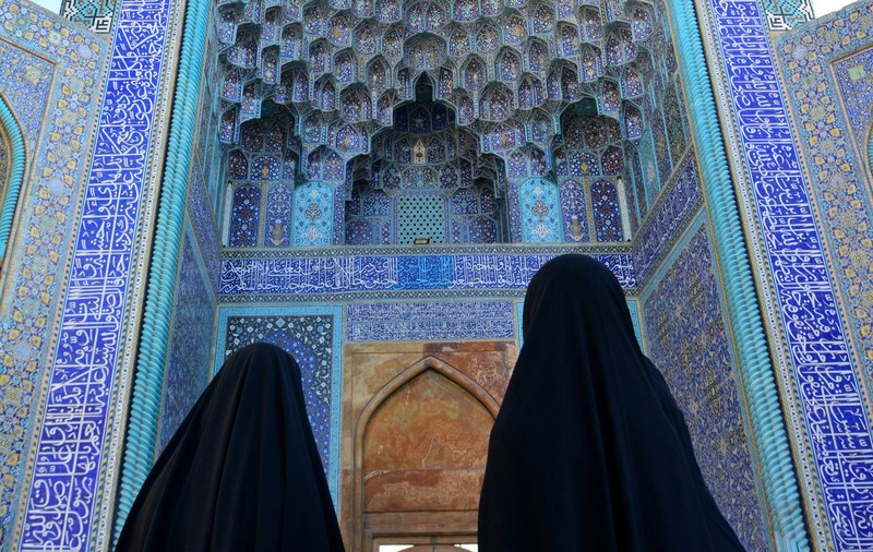 Tânără de 25 de ani din Iran riscă execuția dacă nu plătește „banii sângelui” familiei soțului ucis