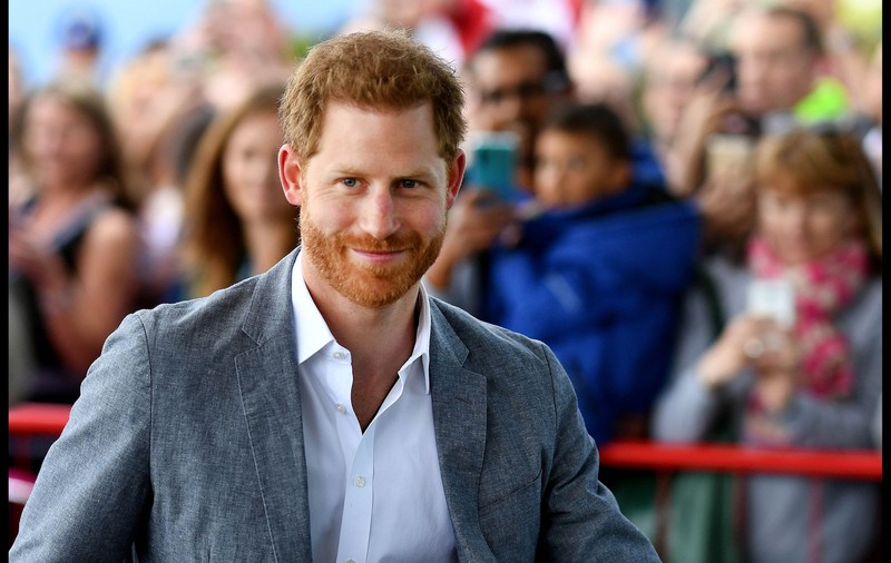 Prințul Harry dă în judecată încă două tabloide britanice.  Aceștia i-ar fi interceptat telefoanele încă din anii 2000